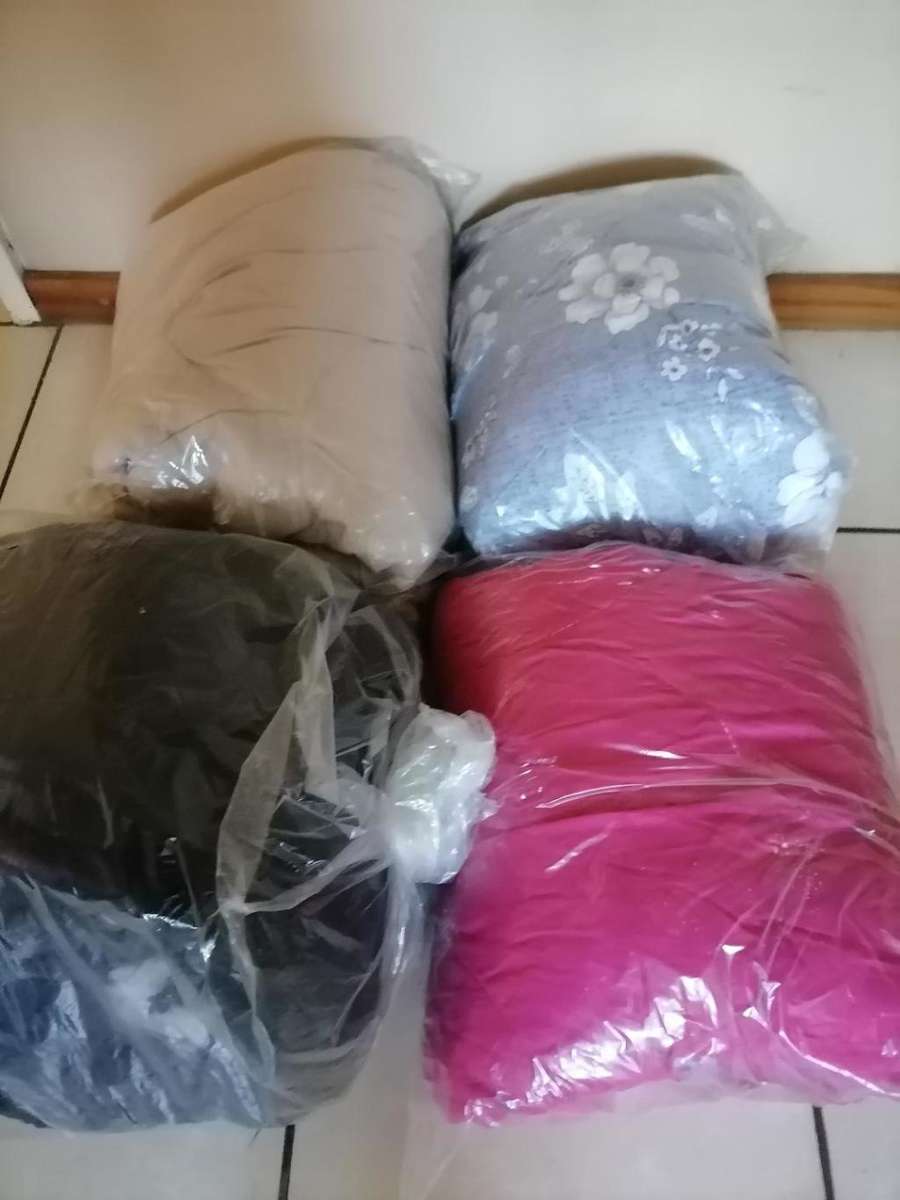 Duvet Covers & Sets LOT OF 4 X ONE BID FOR THE LOT